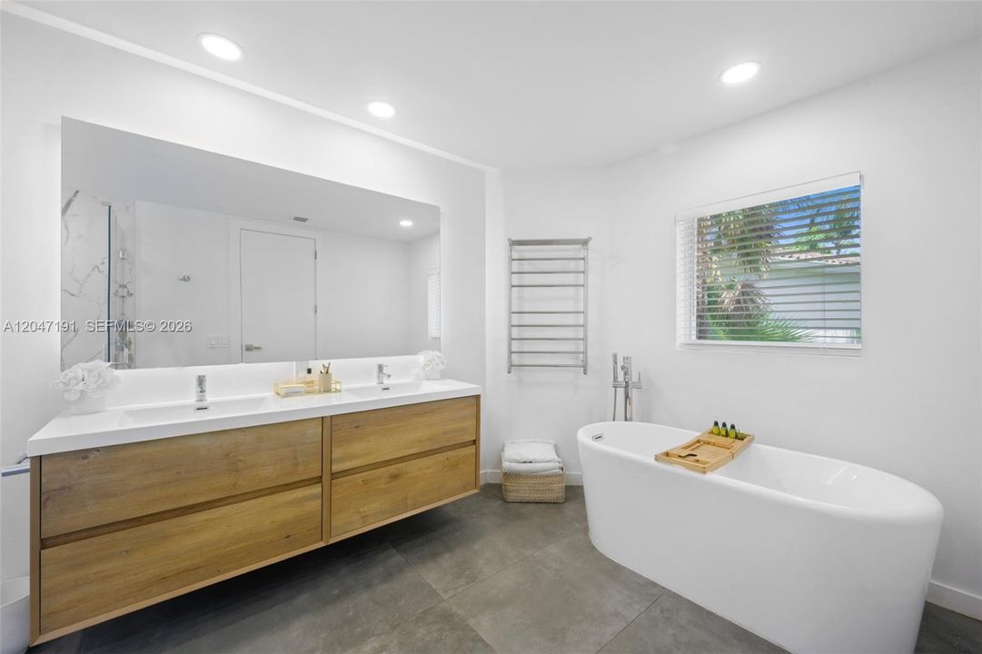 For Sale: $1,399,000 (3 beds, 2 baths, 2038 Square Feet)