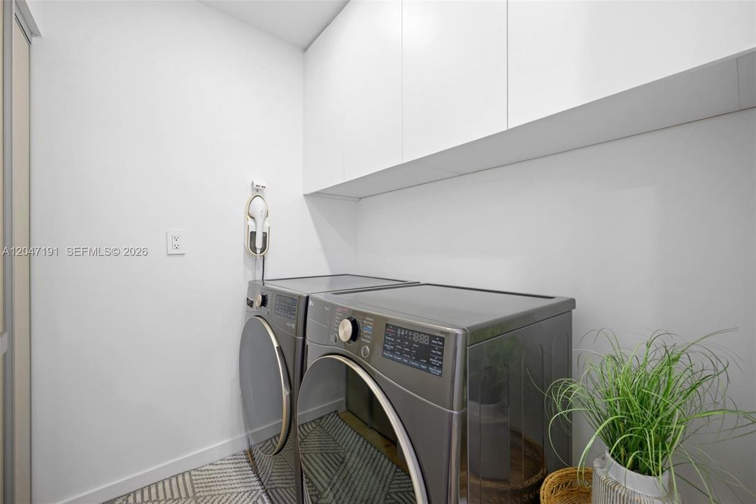 For Sale: $1,399,000 (3 beds, 2 baths, 2038 Square Feet)