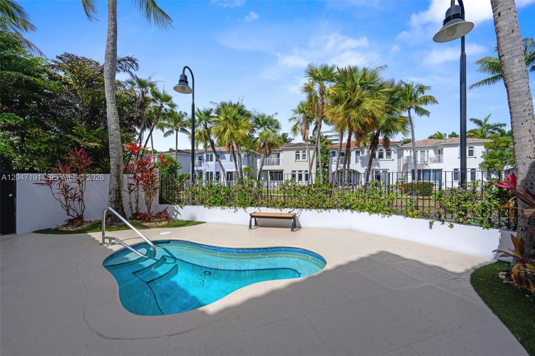 For Sale: $1,399,000 (3 beds, 2 baths, 2038 Square Feet)