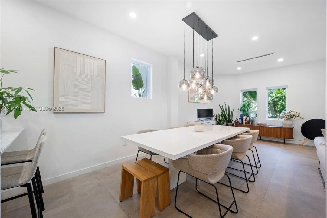 For Sale: $1,399,000 (3 beds, 2 baths, 2038 Square Feet)