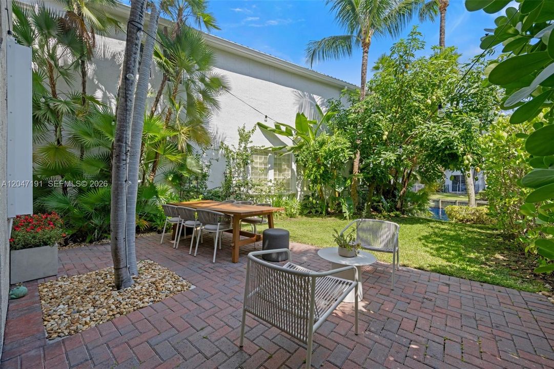 For Sale: $1,399,000 (3 beds, 2 baths, 2038 Square Feet)