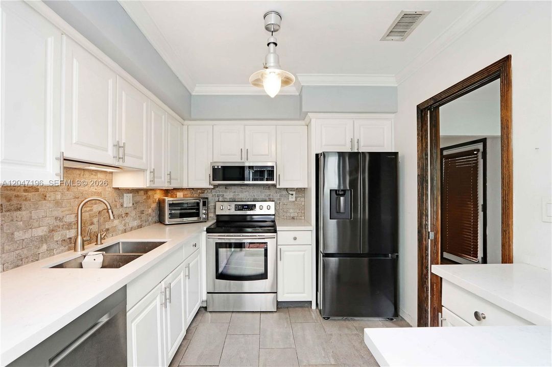 For Rent: $6,700 (3 beds, 2 baths, 1475 Square Feet)