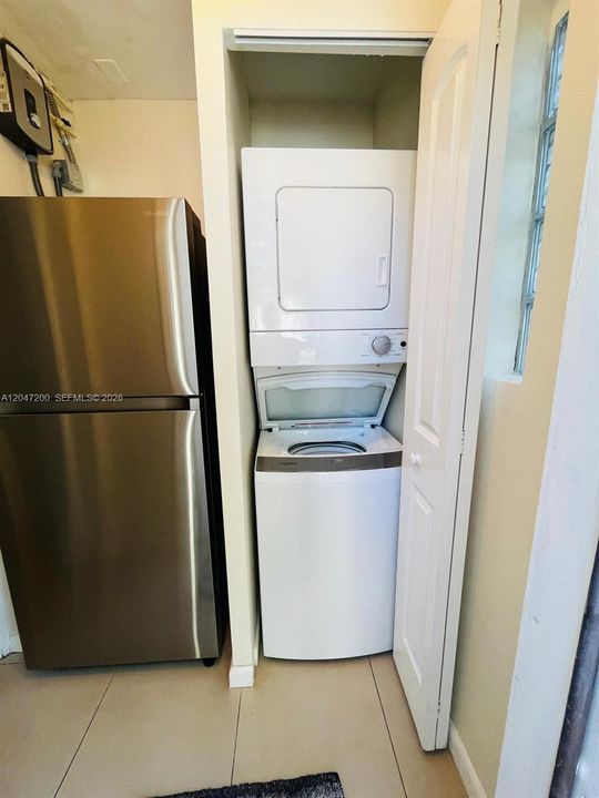 For Rent: $2,000 (2 beds, 1 baths, 1732 Square Feet)