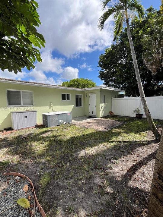 For Rent: $2,000 (2 beds, 1 baths, 1732 Square Feet)
