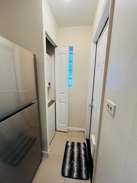 For Rent: $2,000 (2 beds, 1 baths, 1732 Square Feet)