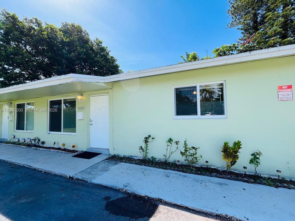 For Rent: $2,000 (2 beds, 1 baths, 1732 Square Feet)
