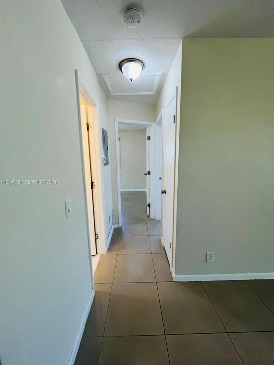 For Rent: $2,000 (2 beds, 1 baths, 1732 Square Feet)