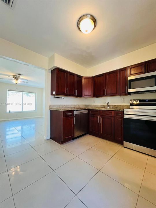 For Rent: $2,000 (2 beds, 1 baths, 1732 Square Feet)