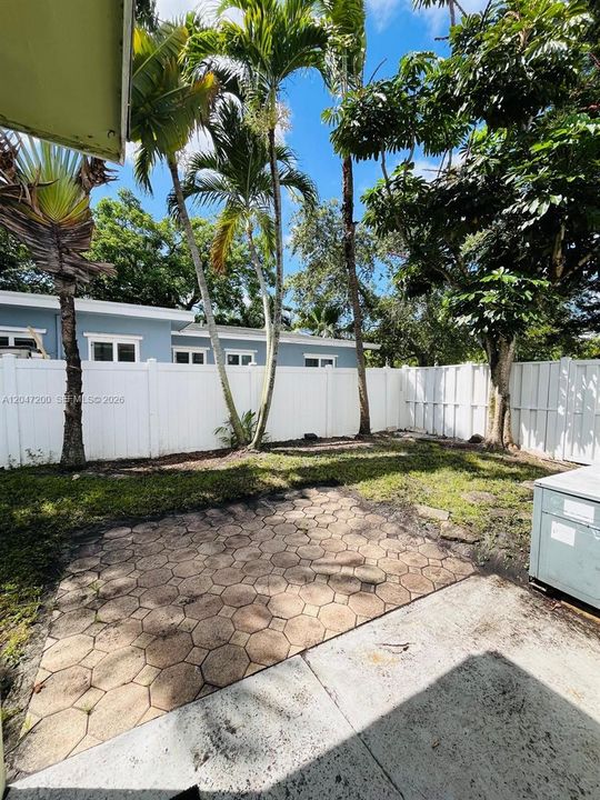 For Rent: $2,000 (2 beds, 1 baths, 1732 Square Feet)
