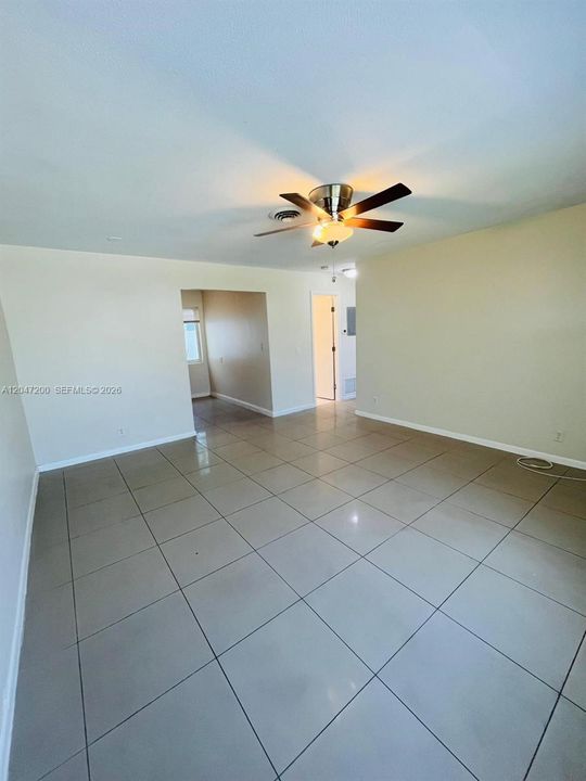 For Rent: $2,000 (2 beds, 1 baths, 1732 Square Feet)