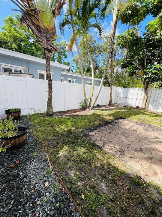 For Rent: $2,000 (2 beds, 1 baths, 1732 Square Feet)