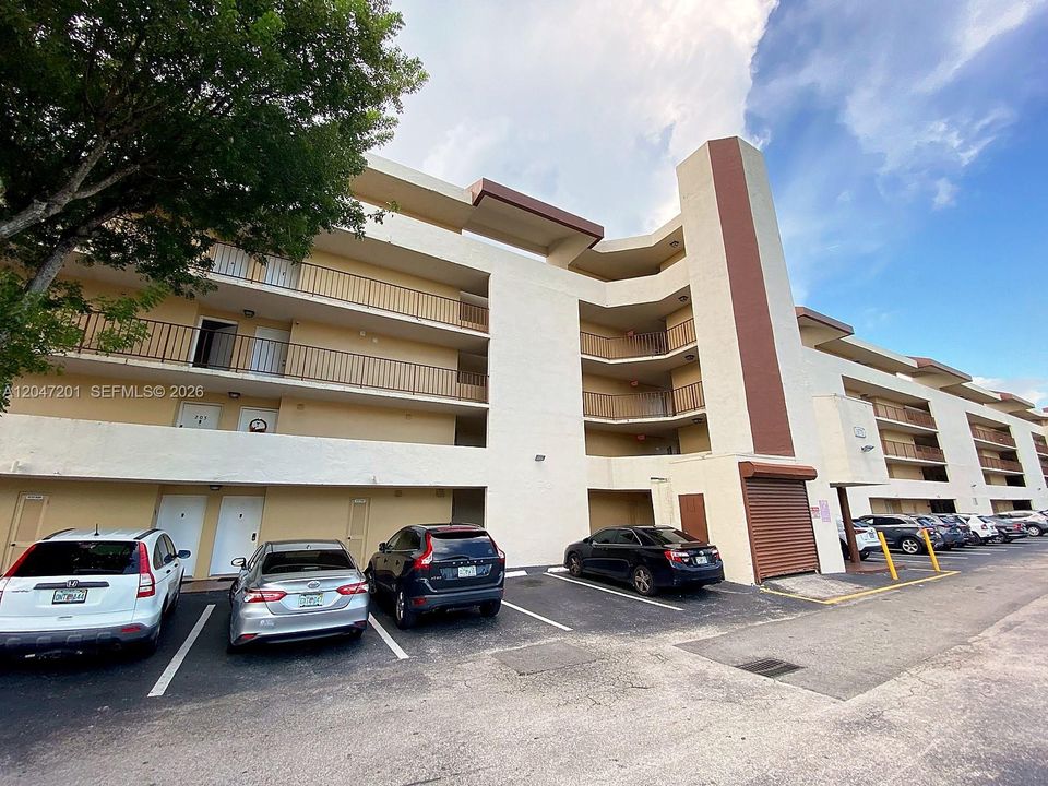 For Sale: $270,000 (2 beds, 2 baths, 971 Square Feet)