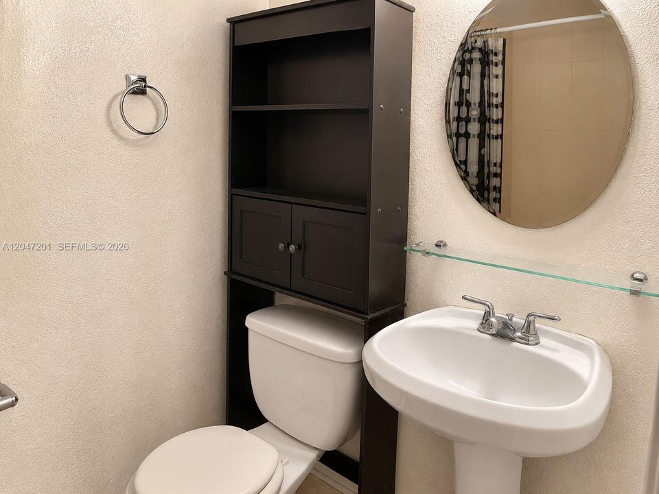 For Sale: $270,000 (2 beds, 2 baths, 971 Square Feet)