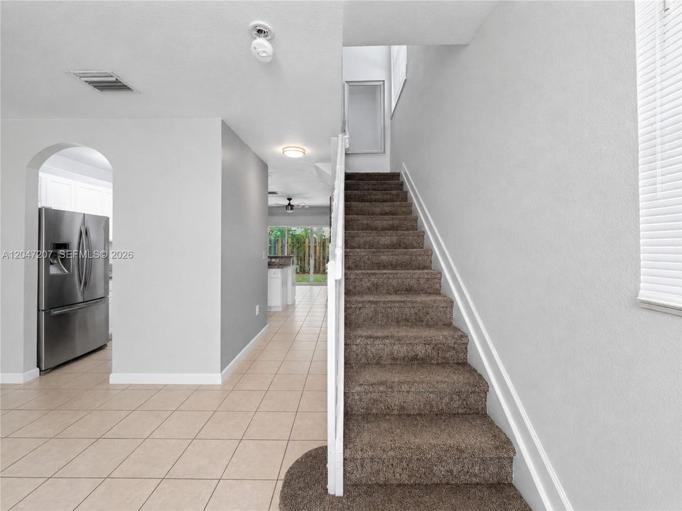 For Sale: $247,000 (2 beds, 2 baths, 1069 Square Feet)
