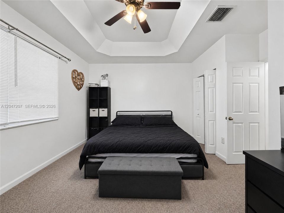 For Sale: $247,000 (2 beds, 2 baths, 1069 Square Feet)