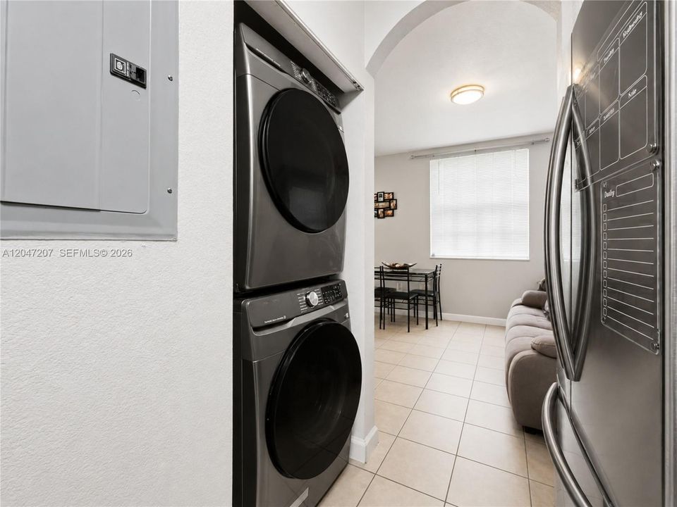 For Sale: $247,000 (2 beds, 2 baths, 1069 Square Feet)