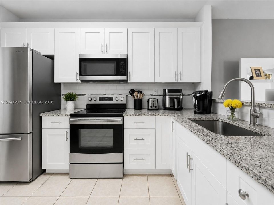 For Sale: $247,000 (2 beds, 2 baths, 1069 Square Feet)