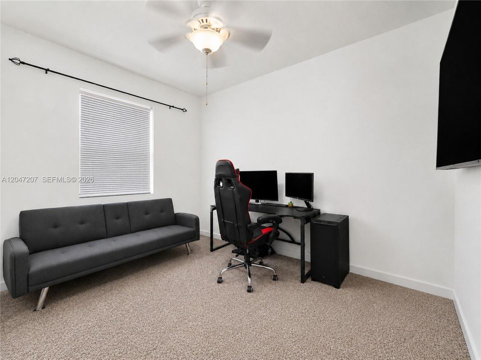 For Sale: $247,000 (2 beds, 2 baths, 1069 Square Feet)