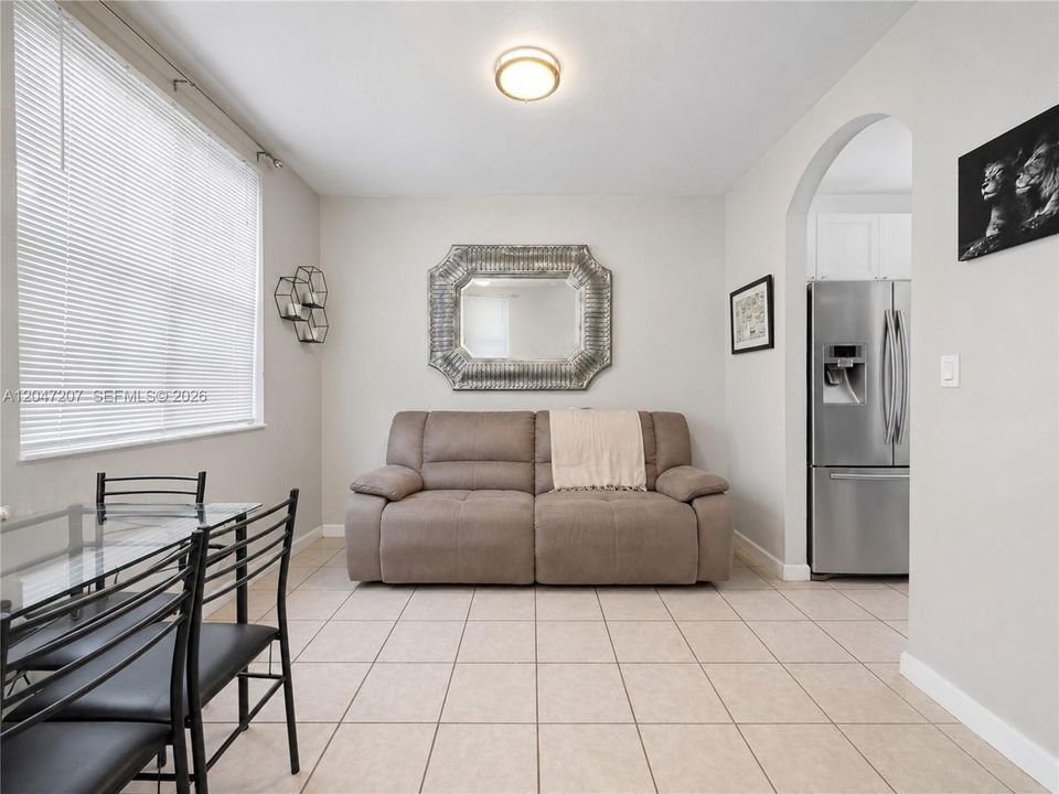 For Sale: $247,000 (2 beds, 2 baths, 1069 Square Feet)