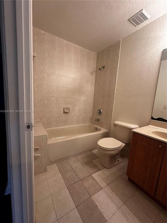 В аренду: $2,300 (4 спален, 3 ванн, 1423 Квадратных фут)