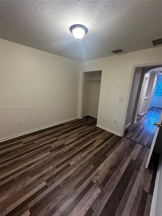 В аренду: $2,300 (4 спален, 3 ванн, 1423 Квадратных фут)