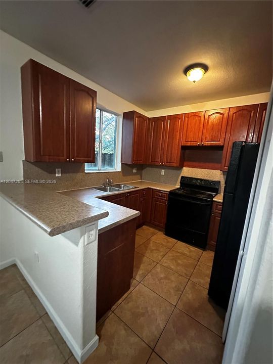В аренду: $2,300 (4 спален, 3 ванн, 1423 Квадратных фут)