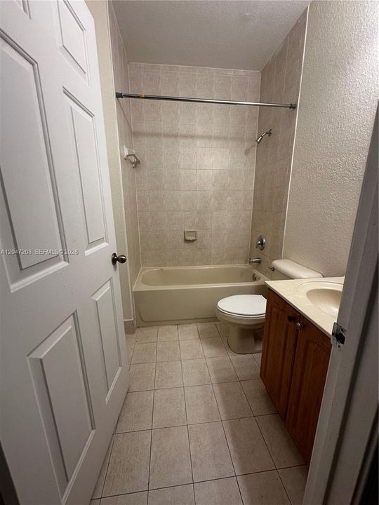 В аренду: $2,300 (4 спален, 3 ванн, 1423 Квадратных фут)