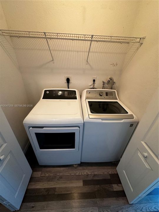 В аренду: $2,300 (4 спален, 3 ванн, 1423 Квадратных фут)