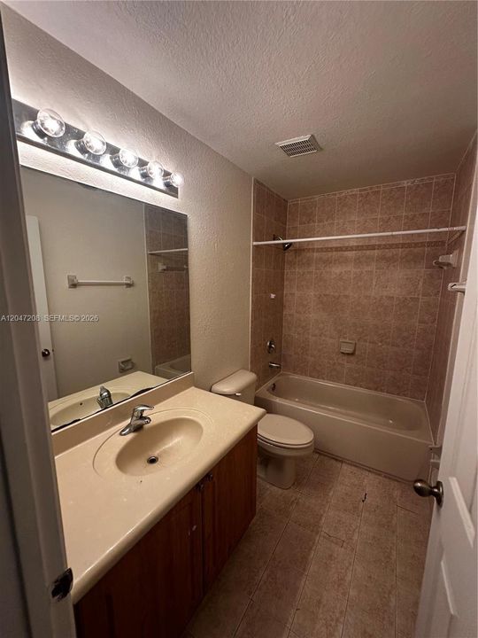В аренду: $2,300 (4 спален, 3 ванн, 1423 Квадратных фут)