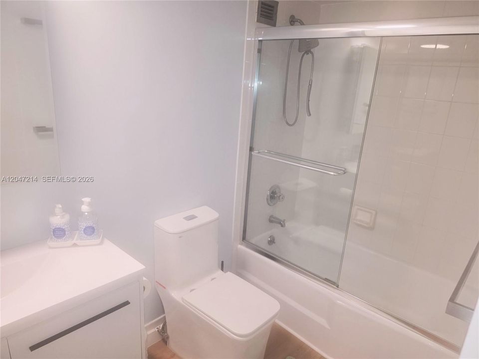 В аренду: $3,900 (2 спален, 2 ванн, 1000 Квадратных фут)