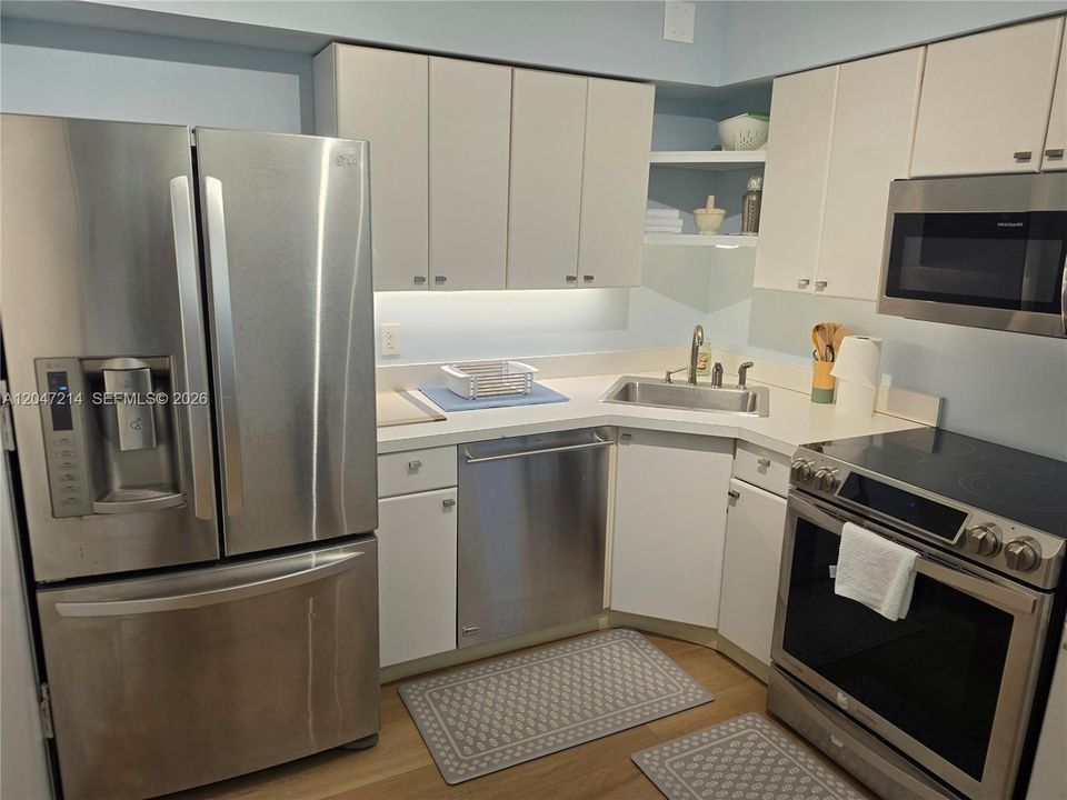 В аренду: $3,900 (2 спален, 2 ванн, 1000 Квадратных фут)