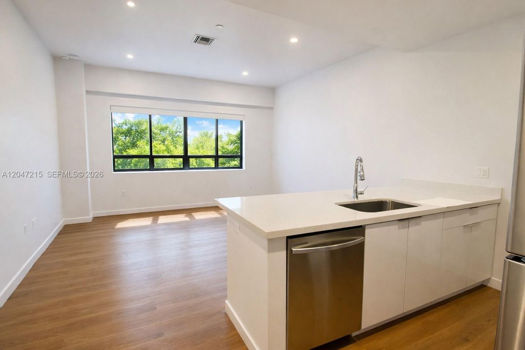 For Rent: $2,450 (2 beds, 2 baths, 865 Square Feet)