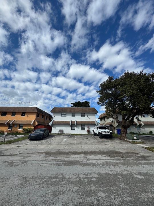 For Sale: $629,999 (0 beds, 0 baths, 2554 Square Feet)