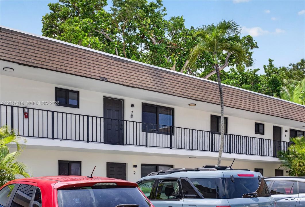 For Rent: $2,200 (2 beds, 1 baths, 900 Square Feet)