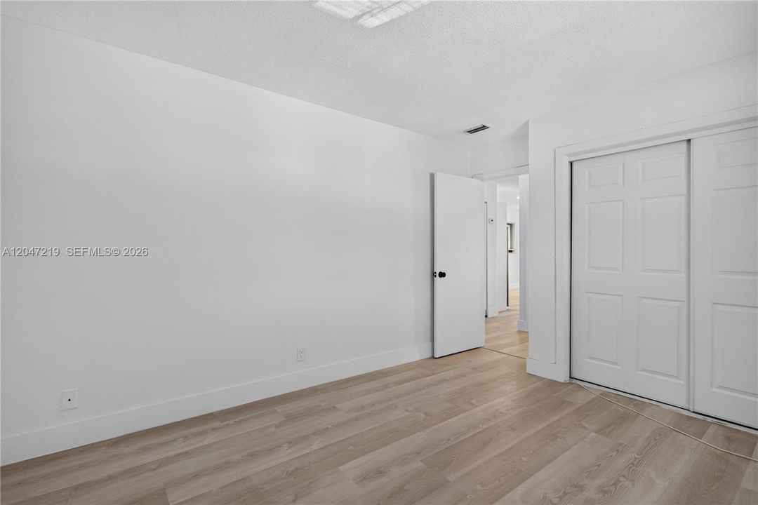 For Rent: $2,200 (2 beds, 1 baths, 900 Square Feet)
