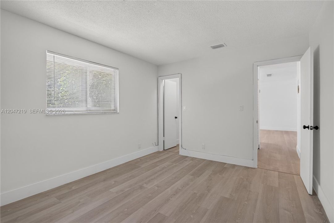 For Rent: $2,200 (2 beds, 1 baths, 900 Square Feet)