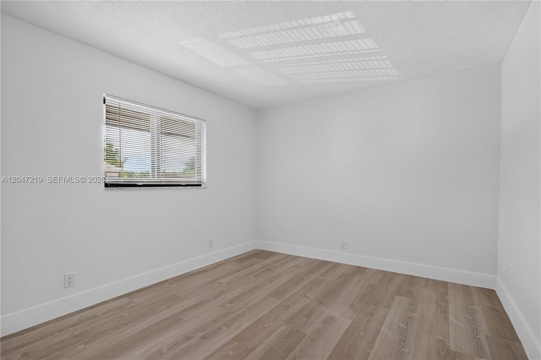 For Rent: $2,200 (2 beds, 1 baths, 900 Square Feet)