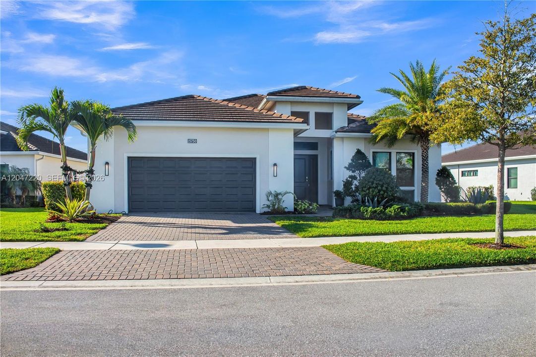 En Venta: $975,000 (3 camas, 3 baños, 2975 Pies cuadrados)
