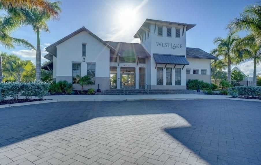 En Venta: $975,000 (3 camas, 3 baños, 2975 Pies cuadrados)