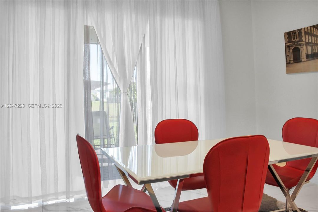 En Venta: $975,000 (3 camas, 3 baños, 2975 Pies cuadrados)