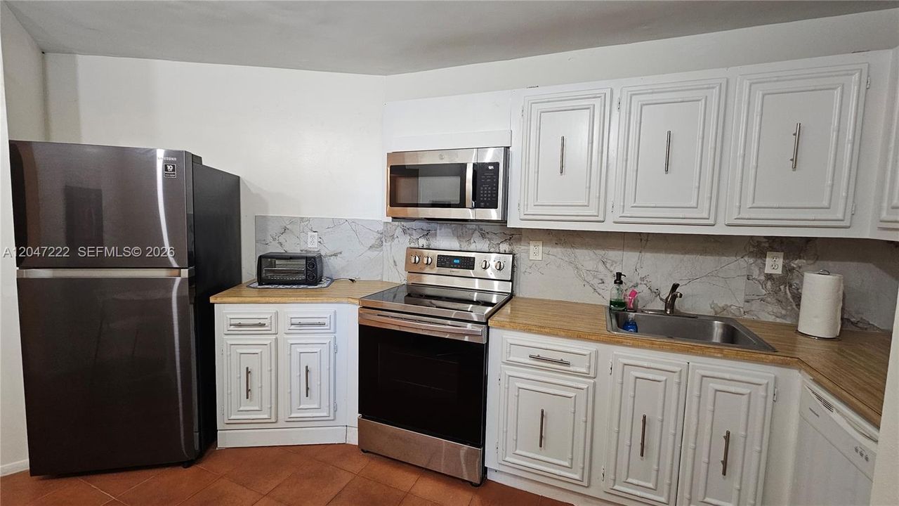 В аренду: $2,000 (1 спален, 1 ванн, 875 Квадратных фут)