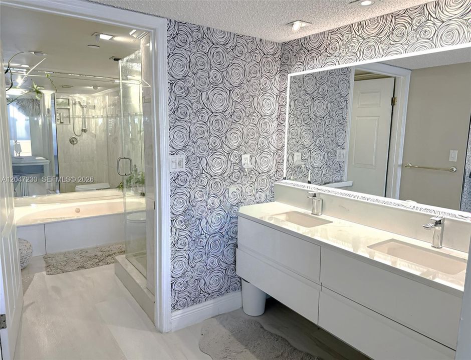 For Sale: $580,000 (2 beds, 2 baths, 1100 Square Feet)