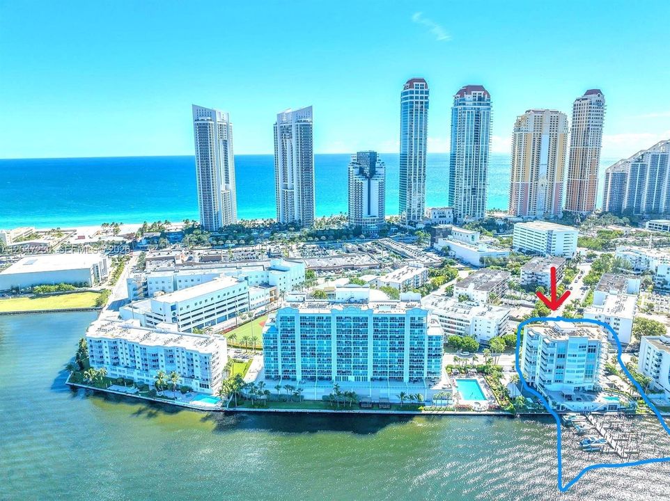 For Sale: $580,000 (2 beds, 2 baths, 1100 Square Feet)