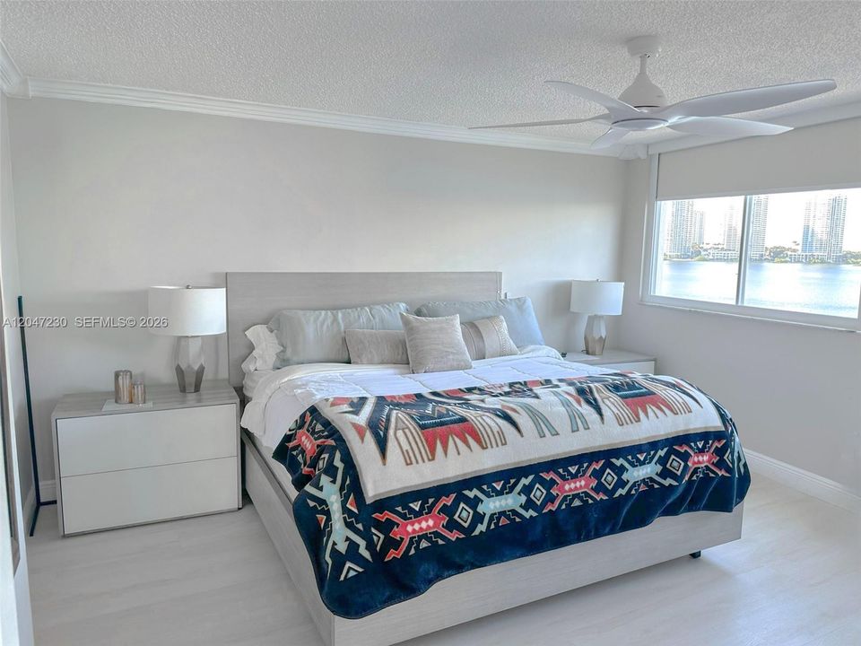 For Sale: $580,000 (2 beds, 2 baths, 1100 Square Feet)