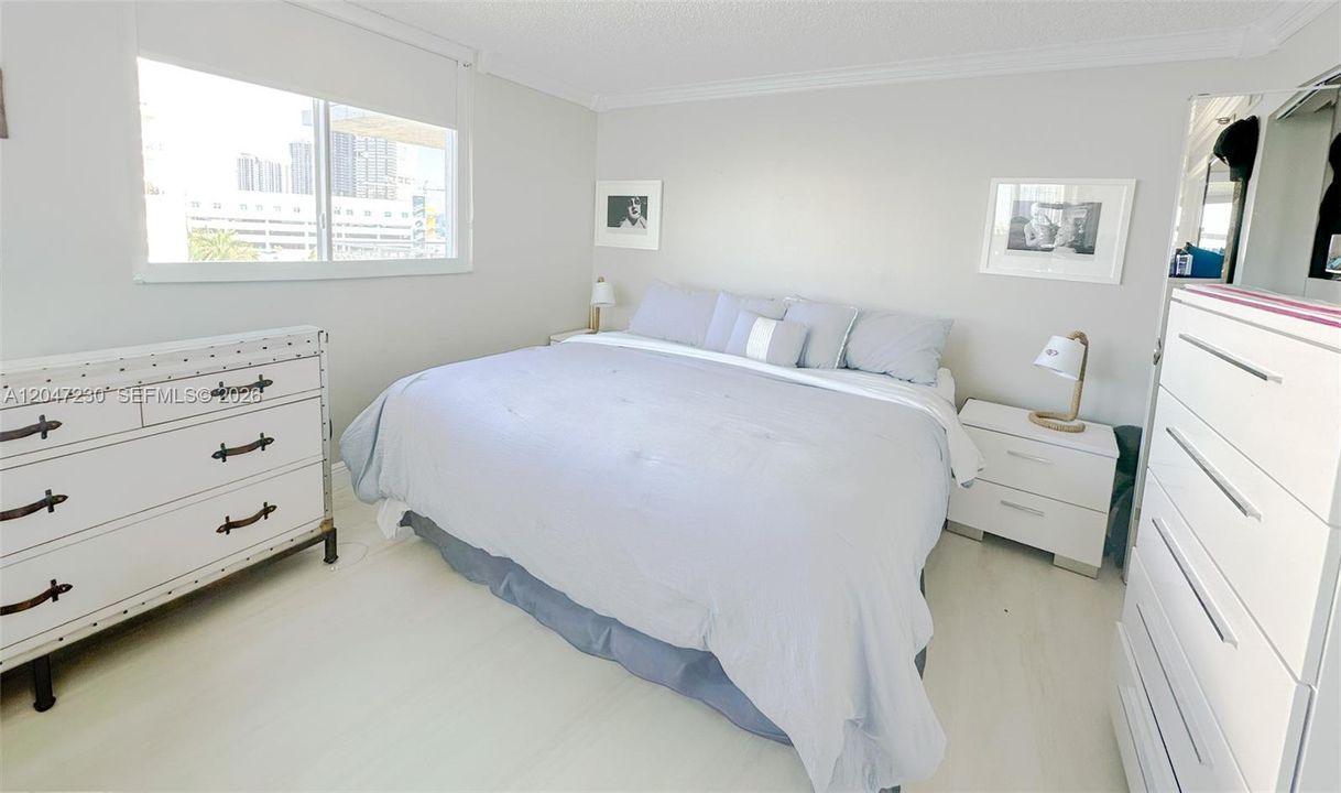 For Sale: $580,000 (2 beds, 2 baths, 1100 Square Feet)