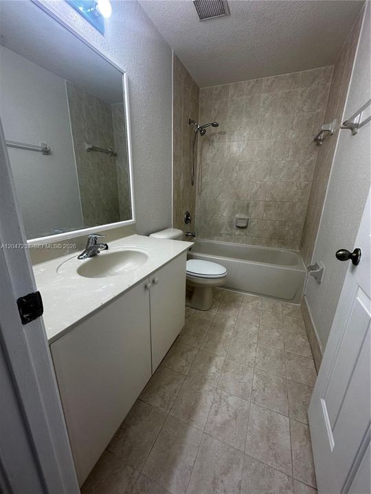 В аренду: $2,300 (4 спален, 3 ванн, 1423 Квадратных фут)