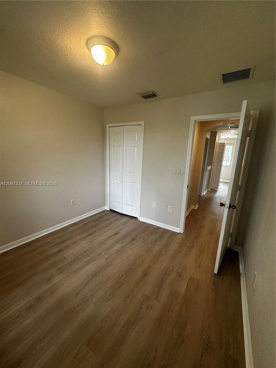 В аренду: $2,300 (4 спален, 3 ванн, 1423 Квадратных фут)