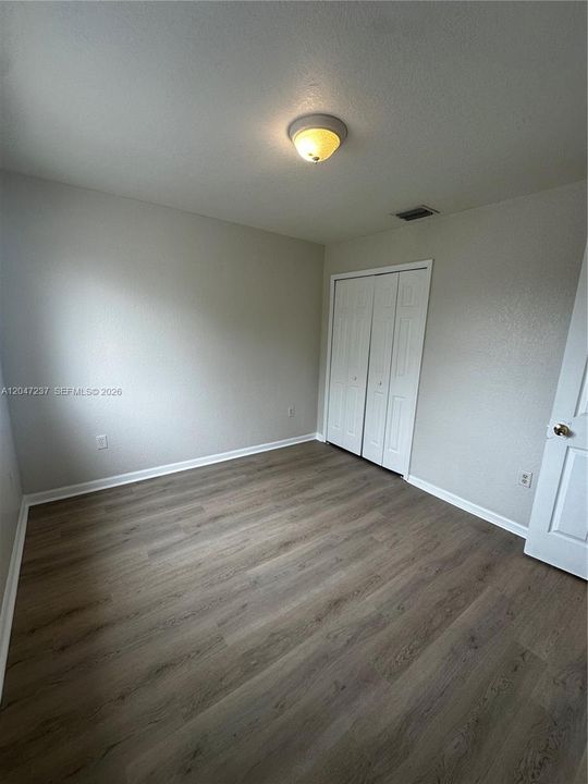 В аренду: $2,300 (4 спален, 3 ванн, 1423 Квадратных фут)
