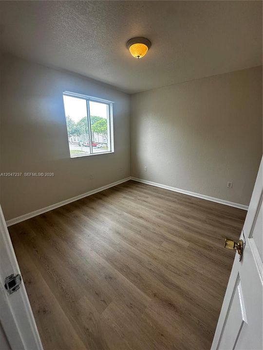 В аренду: $2,300 (4 спален, 3 ванн, 1423 Квадратных фут)