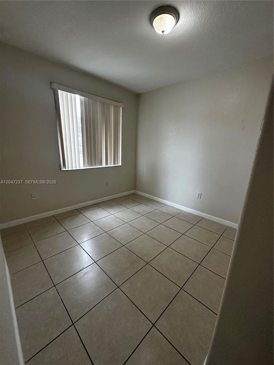 В аренду: $2,300 (4 спален, 3 ванн, 1423 Квадратных фут)